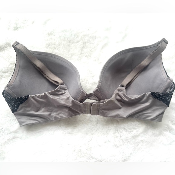 Victoria’s Secret Plunge Bra 36C - Picture 5 of 10